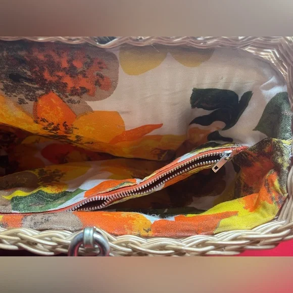 Picnic Basket Purse - Picture 10 of 12